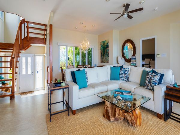 Oceanfront Paradise with 4 Bedrooms in Cayman Kai
