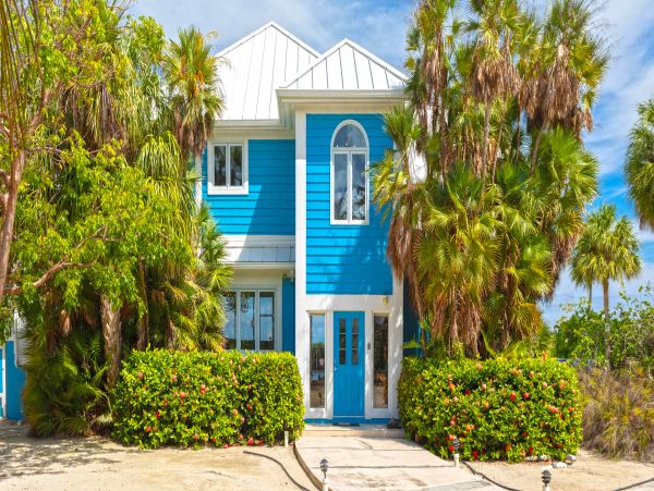 Oceanfront Paradise with 4 Bedrooms in Cayman Kai