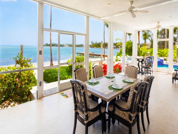 Oceanfront Paradise with 4 Bedrooms in Cayman Kai