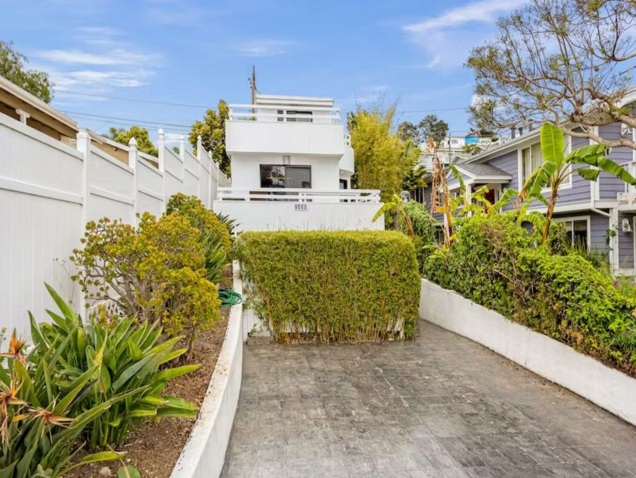 Lavish Vacation Rental on Beautiful Summerland