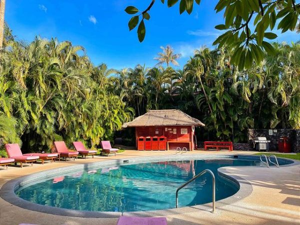 Lahaina Vacation Condo Two Bedroom Walk to Beach