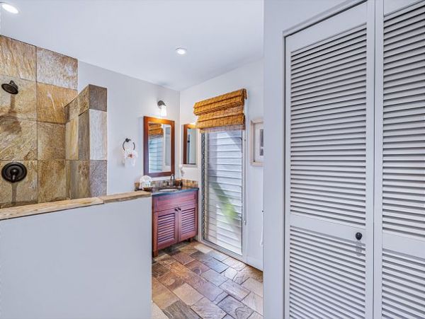 Lahaina Vacation Condo Two Bedroom Walk to Beach