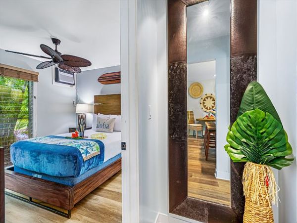 Lahaina Vacation Condo Two Bedroom Walk to Beach