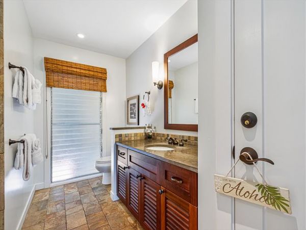 Lahaina Vacation Condo Two Bedroom Walk to Beach
