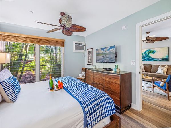 Lahaina Vacation Condo Two Bedroom Walk to Beach