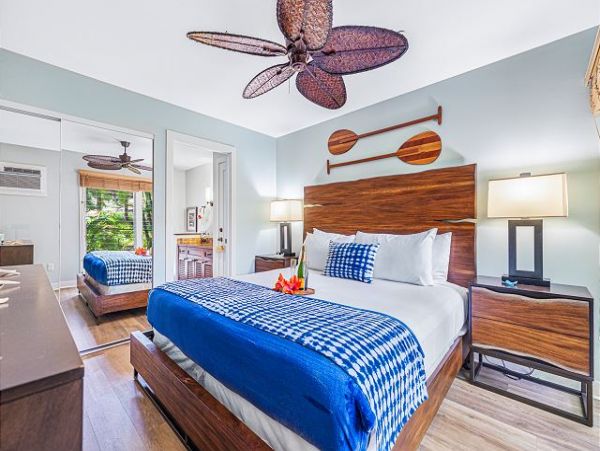 Lahaina Vacation Condo Two Bedroom Walk to Beach