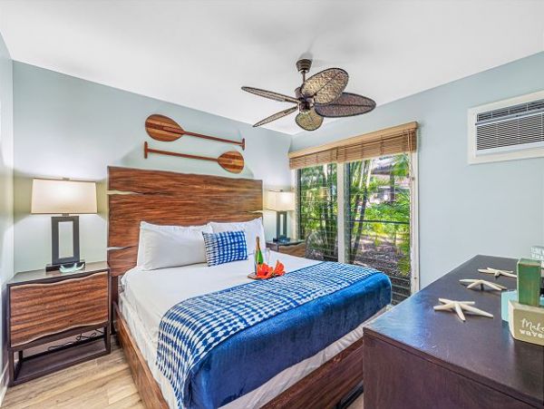 Lahaina Vacation Condo Two Bedroom Walk to Beach