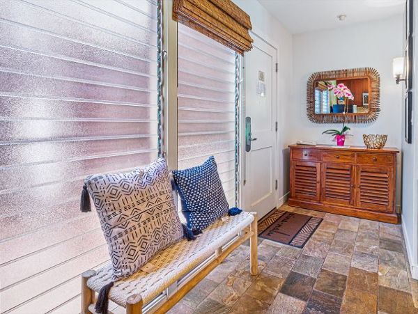 Lahaina Vacation Condo Two Bedroom Walk to Beach