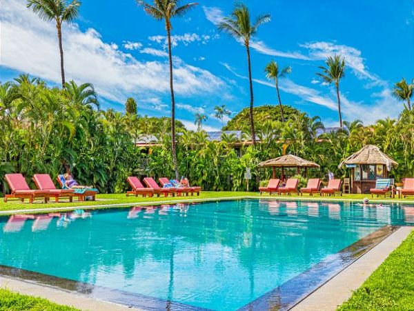 Lahaina Vacation Condo Two Bedroom Walk to Beach