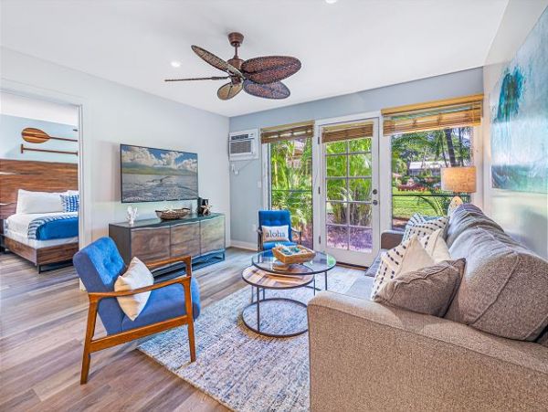 Lahaina Vacation Condo Two Bedroom Walk to Beach