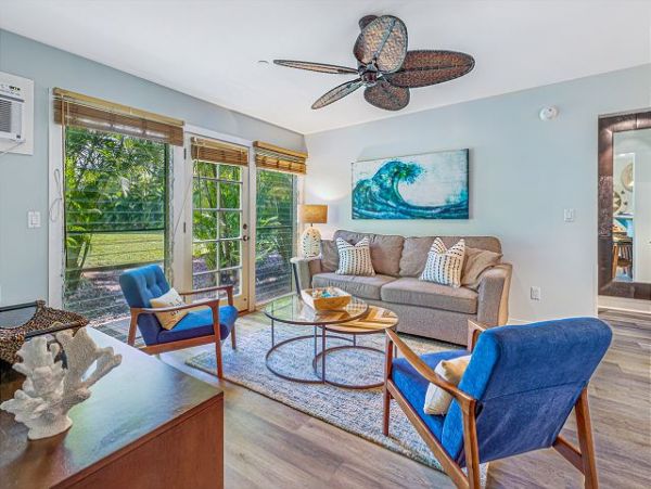 Lahaina Vacation Condo Two Bedroom Walk to Beach