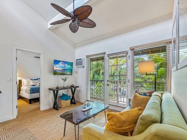 Lovely 2 Bedroom Condo in the Heart of Historic Lahaina Town