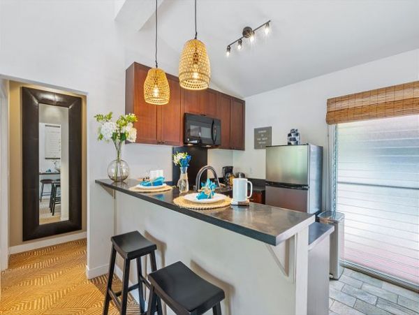 Lovely 2 Bedroom Condo in the Heart of Historic Lahaina Town