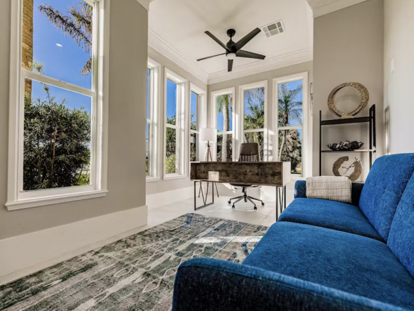 Luxury Vacation Home with Pool Walk to Naples White Beaches