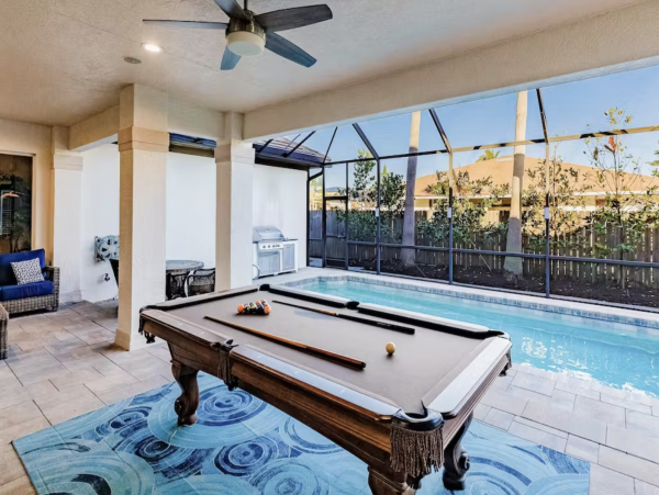 Luxury Vacation Home with Pool Walk to Naples White Beaches