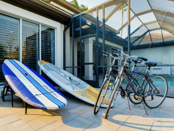 Luxury Vacation Home with Pool Walk to Naples White Beaches