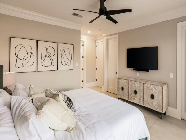 Luxury Vacation Home with Pool Walk to Naples White Beaches