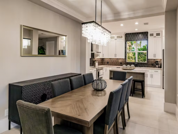 Luxury Vacation Home with Pool Walk to Naples White Beaches