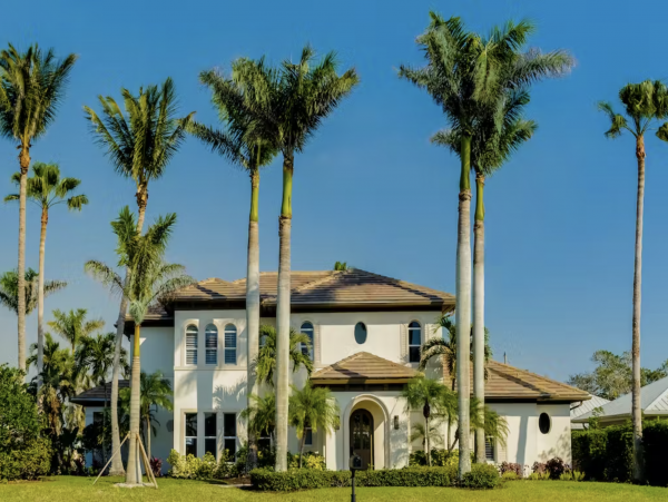 Luxury Vacation Home with Pool Walk to Naples White Beaches