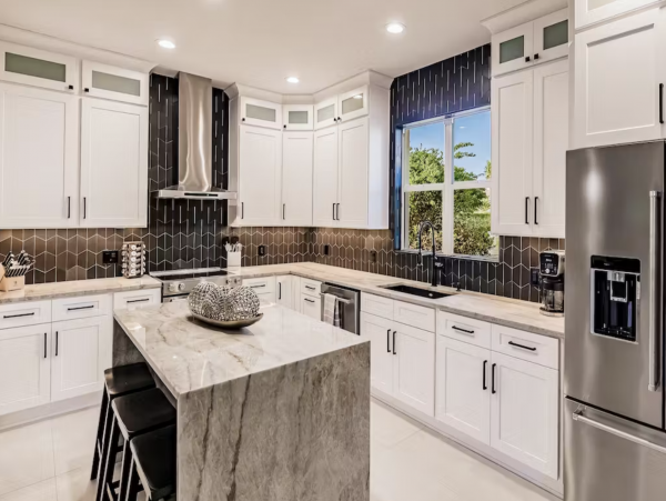 Luxury Vacation Home with Pool Walk to Naples White Beaches