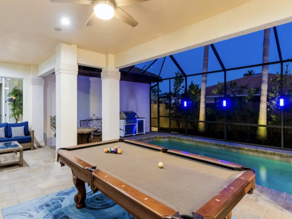 Luxury Vacation Home with Pool Walk to Naples White Beaches