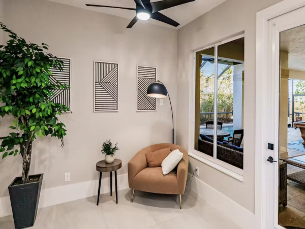 Luxury Vacation Home with Pool Walk to Naples White Beaches