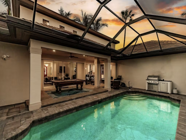 Luxury Vacation Home with Pool Walk to Naples White Beaches