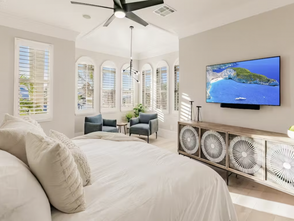 Luxury Vacation Home with Pool Walk to Naples White Beaches