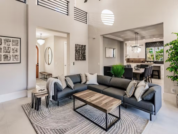 Luxury Vacation Home with Pool Walk to Naples White Beaches