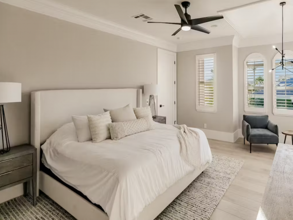 Luxury Vacation Home with Pool Walk to Naples White Beaches
