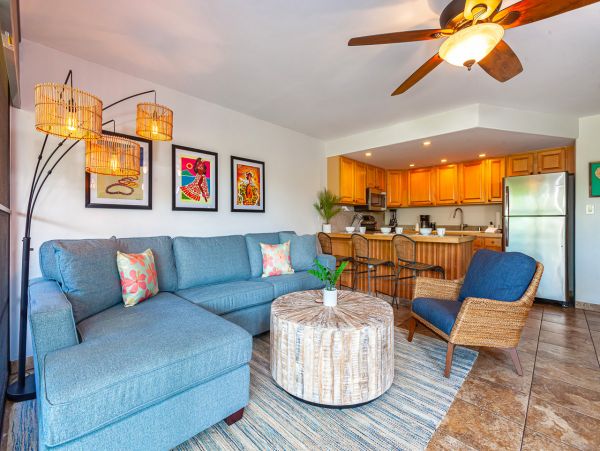 Kihe Stunning Vacation Rental with Beach Across the Street