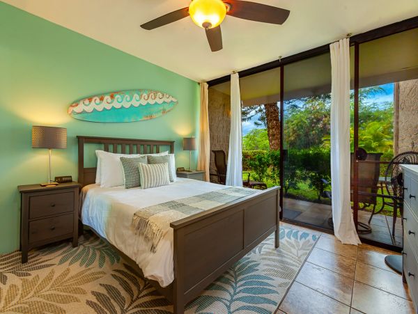 Kihe Stunning Vacation Rental with Beach Across the Street
