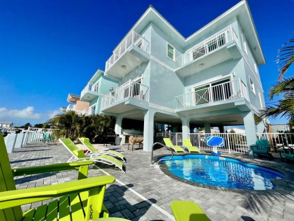 Waterfront 4 Bedroom Vacation Rental with Dock & Pool