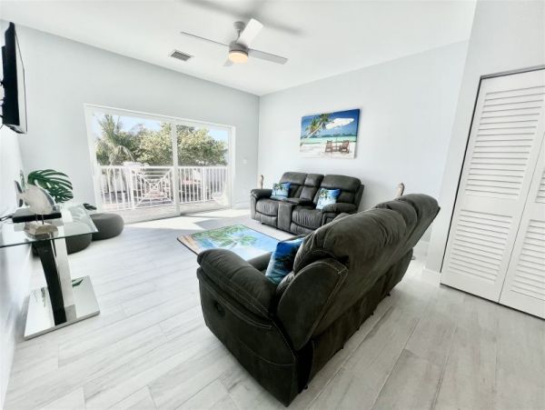 Waterfront 4 Bedroom Vacation Rental with Dock & Pool