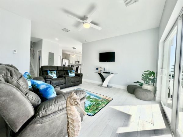 Waterfront 4 Bedroom Vacation Rental with Dock & Pool