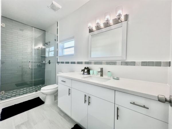 Waterfront 4 Bedroom Vacation Rental with Dock & Pool