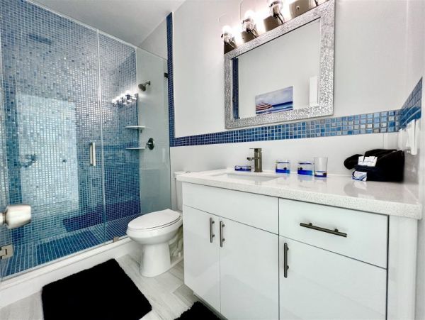 Waterfront 4 Bedroom Vacation Rental with Dock & Pool