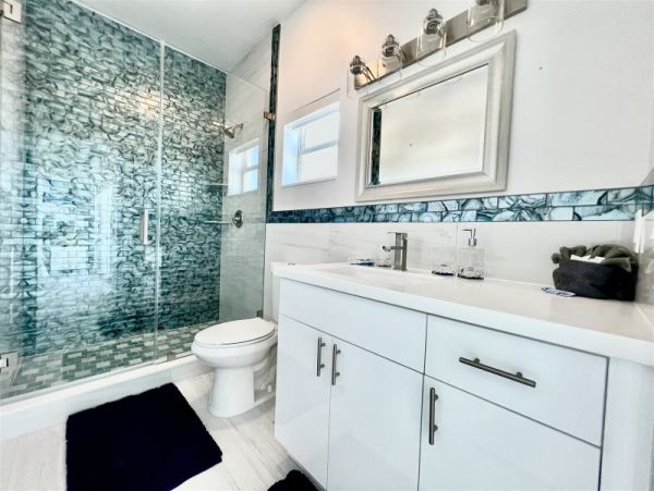 Waterfront 4 Bedroom Vacation Rental with Dock & Pool