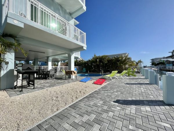 Waterfront 4 Bedroom Vacation Rental with Dock & Pool