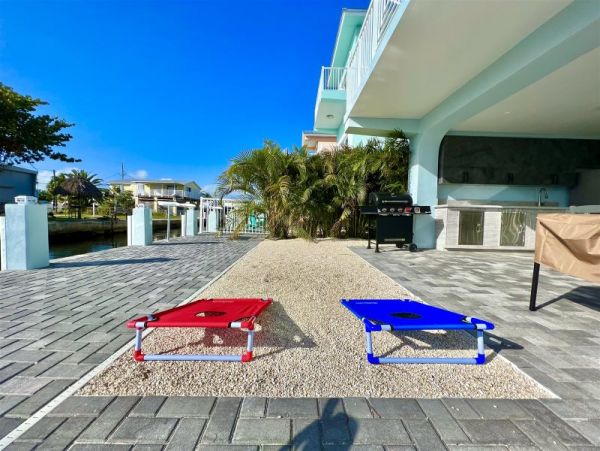 Waterfront 4 Bedroom Vacation Rental with Dock & Pool