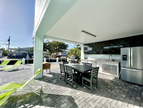 Waterfront 4 Bedroom Vacation Rental with Dock & Pool