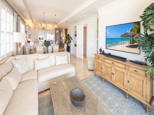 Experience a Luxurious Vacation in the Cayman Islands: Relax and Indulge in Style