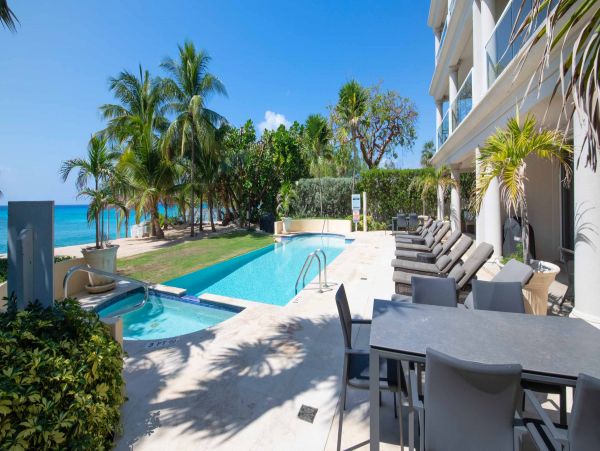 Experience a Luxurious Vacation in the Cayman Islands: Relax and Indulge in Style