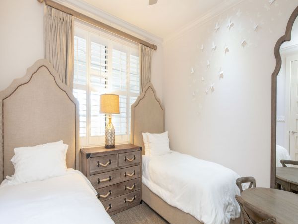Experience a Luxurious Vacation in the Cayman Islands: Relax and Indulge in Style