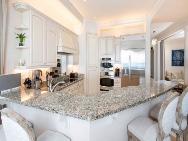 Experience a Luxurious Vacation in the Cayman Islands: Relax and Indulge in Style
