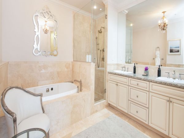 Experience a Luxurious Vacation in the Cayman Islands: Relax and Indulge in Style