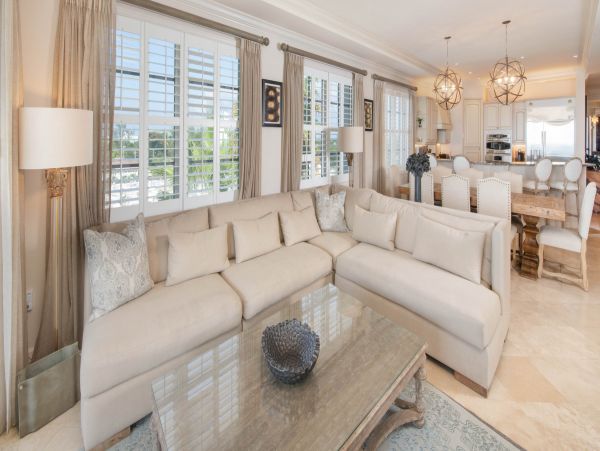 Experience a Luxurious Vacation in the Cayman Islands: Relax and Indulge in Style