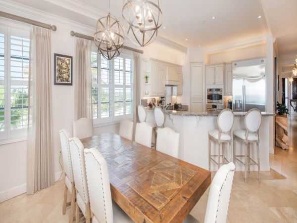 Experience a Luxurious Vacation in the Cayman Islands: Relax and Indulge in Style