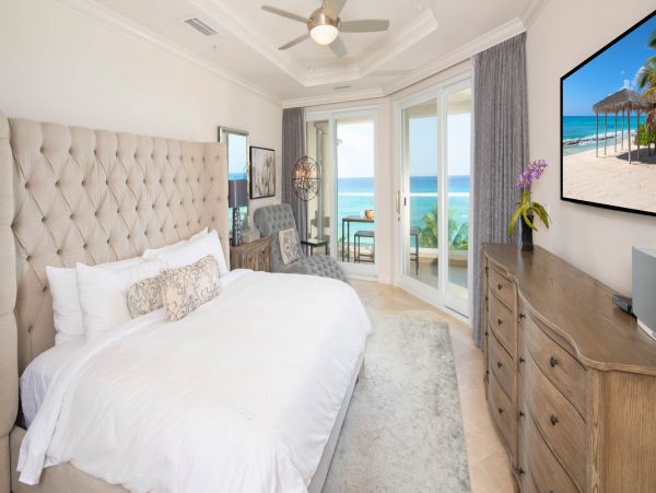 Experience a Luxurious Vacation in the Cayman Islands: Relax and Indulge in Style