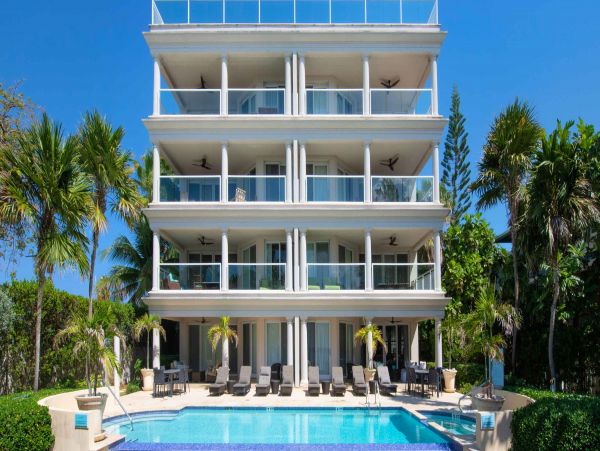 Experience a Luxurious Vacation in the Cayman Islands: Relax and Indulge in Style